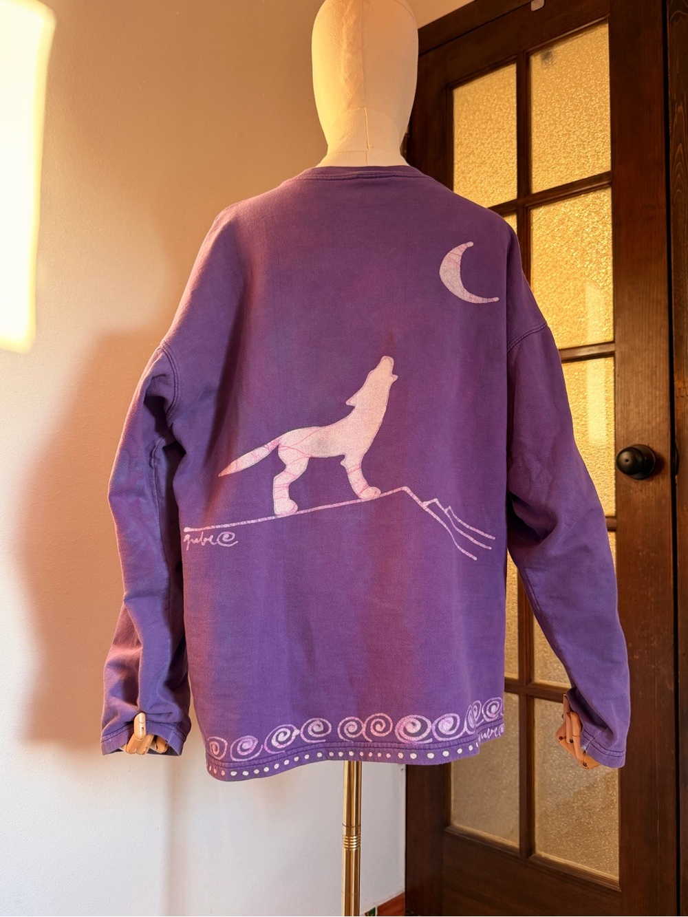 Vintage 90s Sheilah Grebe Batik Wolf Moon Design Purple Sweatshirt L